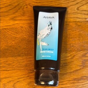 AHAVA Ocean Mist Hand Cream in Black and Blue